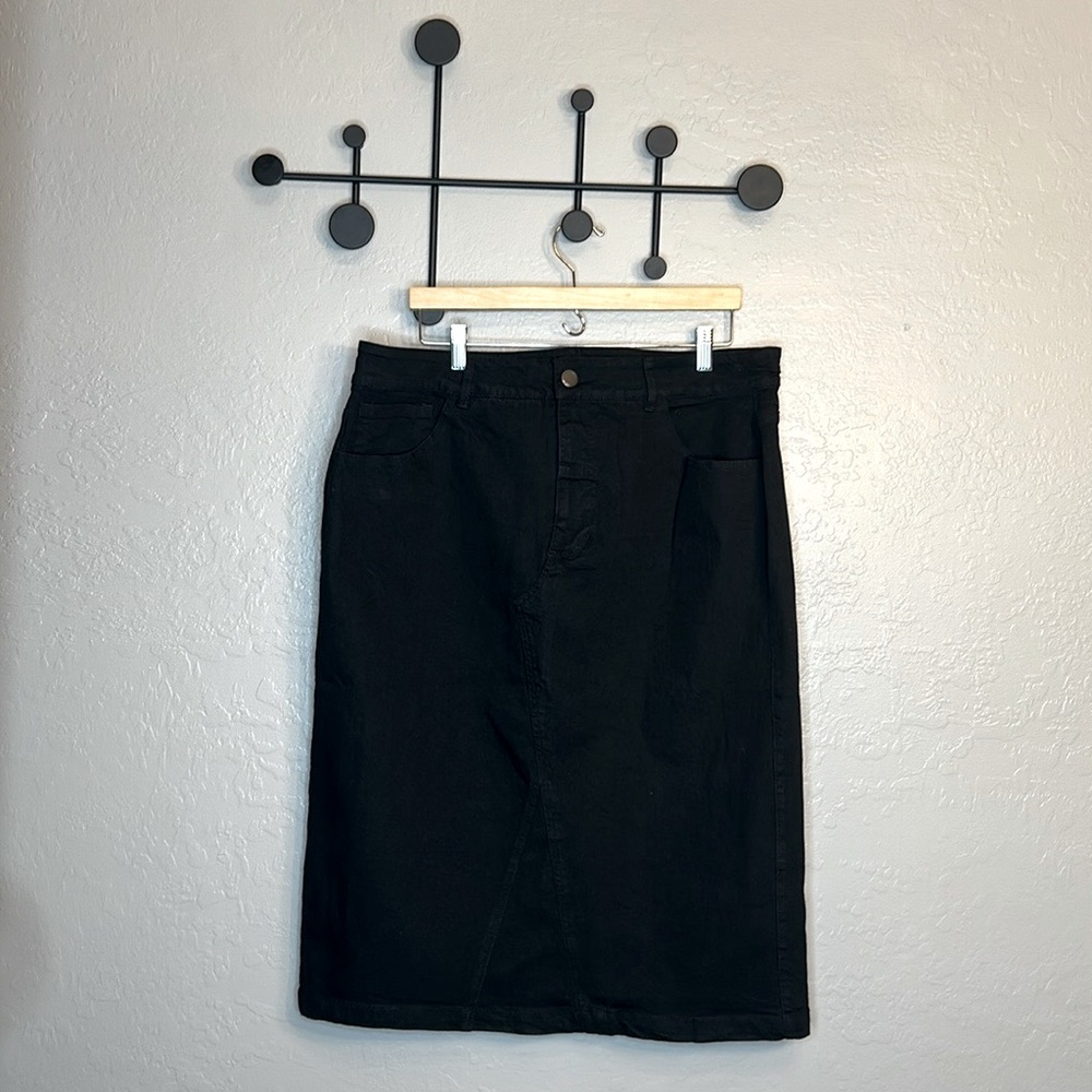 Westbound Plus Size Mid Rise 5 Pocket Midi Skirt
